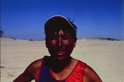 Марафонец Марат Жыланбаев во время преодоления пустыни Сахара. Африка, 1993 год.