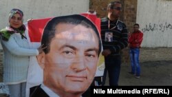 Сторонники Хосни Мубарака накануне референдума