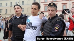 Задержание участника марша в поддержку Ивана Голунова. Москва, 12 июня 2019 года.