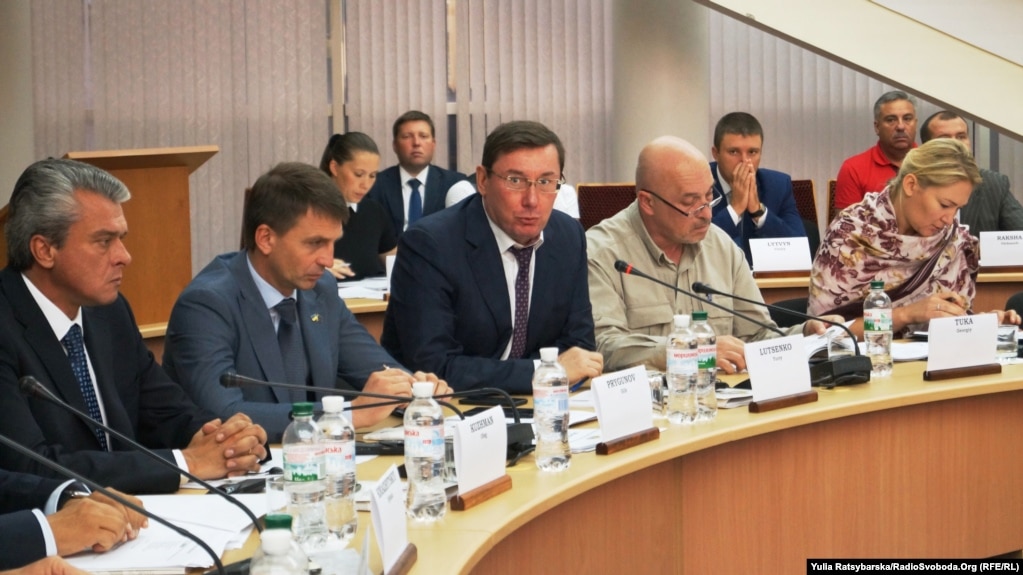 Юрій Луценко (в центрі) на засіданні парламентського комітету Асоціації між Україною і ЄС, яке відбувається у Дніпрі