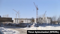 Строительство домов в микрорайоне Сары-арка. Павлодар. 11 февраля 2017 года.