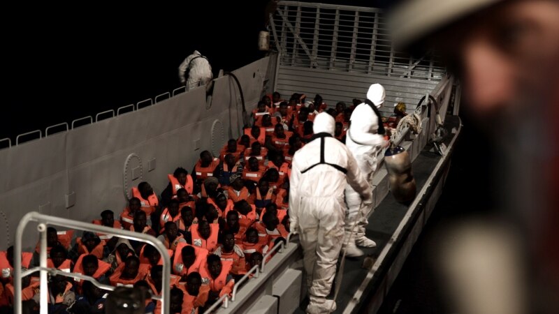 Испанияға теңізбен жүздеген мигрант барған