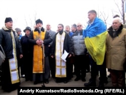 На Народному вічі у Луганську відспівали загиблих