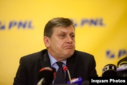 Crin Antonescu nu este foarte sigur că va rămâne candidatul la prezidențiale al coaliției de la guvernare. Decizia ar trebui să fie luată în ședința din 8 ianuarie.