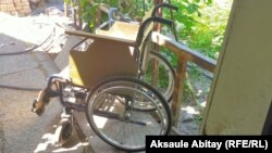 Kazakhstan – a wheelchair for teenage girl repaired by her father. Taraz, 20June2020