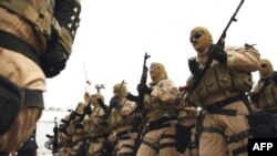 قوات أمنية عراقية في إستعراض بمدينة الحلة 23 تشرين أول 2008