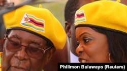 Robert Mugabe həyat yoldaşı Grace Mugabe ilə