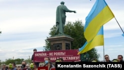 Activiștii sociali luând parte la un protest împotriva președintelui Ucrainei Volodimir Zelenski], Odesa 24 mai 2020