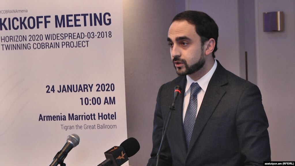 8E353C20-8CE0-49C2-9527-430418434461_w10