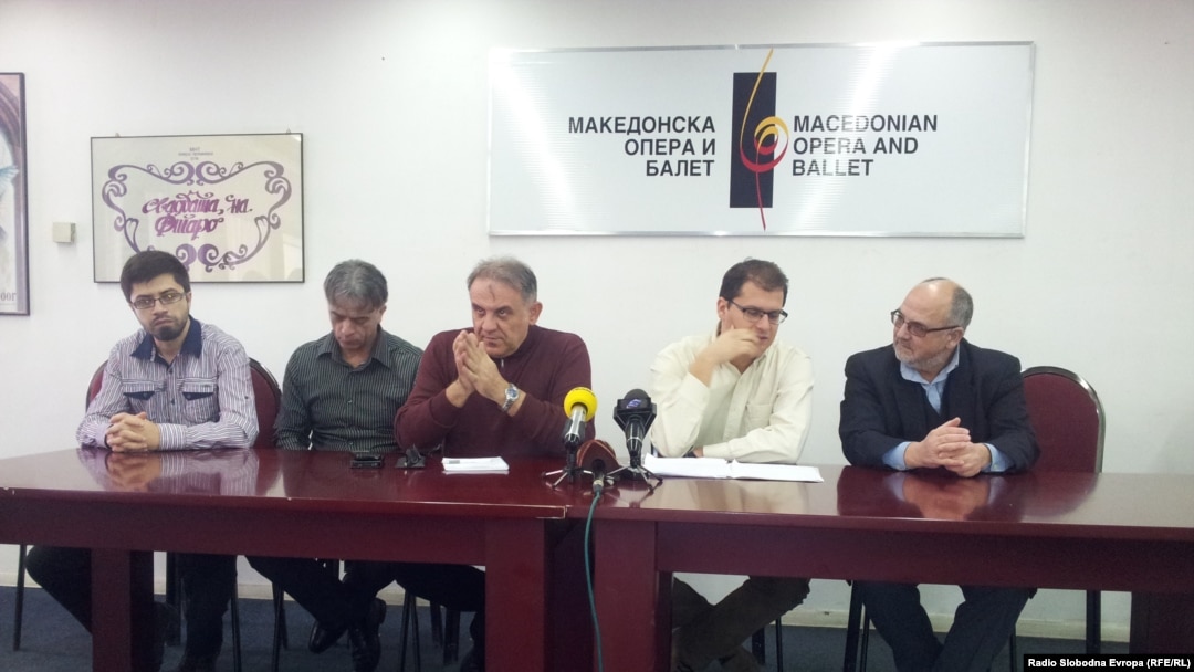 Потписници на Повелбата за солидарност за заштита на работничките права.
