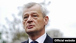 Fostul primar al Capitalei, Sorin Oprescu, trebuie să execute o pedeapsă de aproape 11 de ani de închisoare.