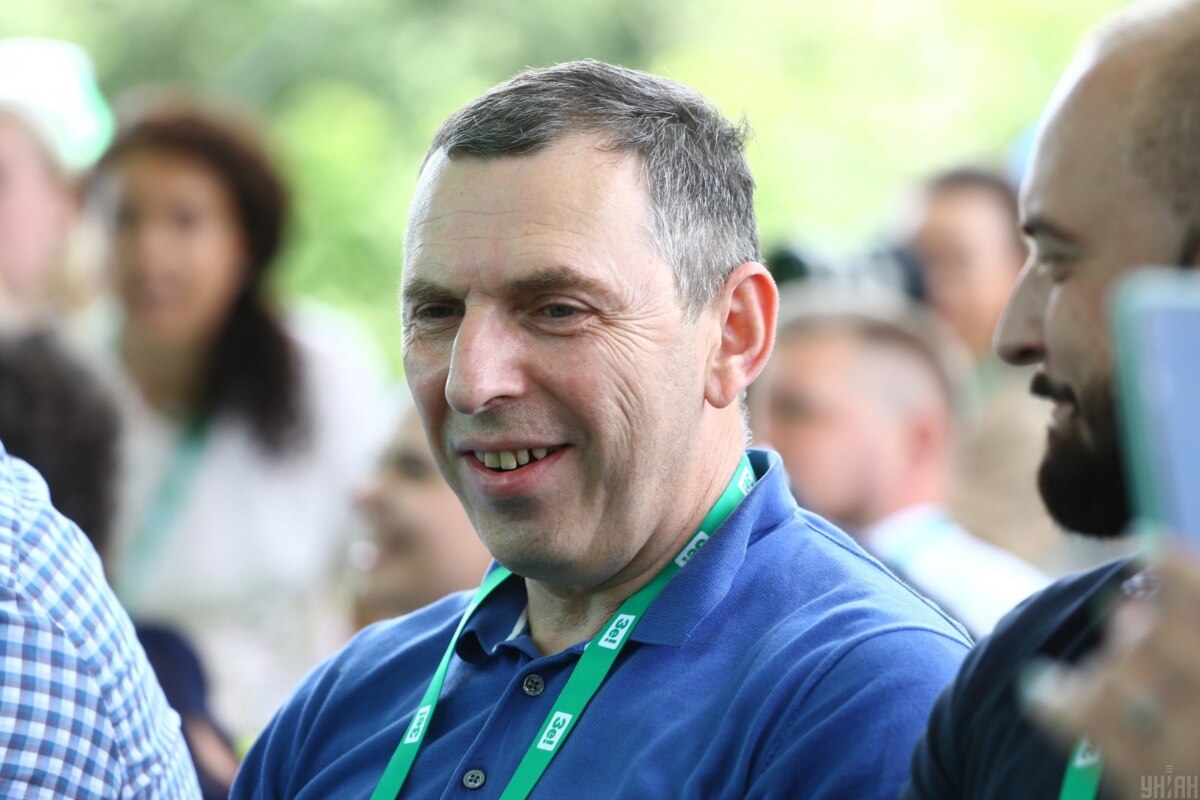 Перший помічник президента України Сергій Шефір під час з'їзду партії "Слуга народу", в Києві, 9 червня 2019 р.