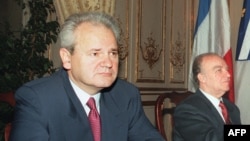 Predsjednik Srbije Slobodan Milošević (L) i predsjednik Predsjedništva BiH Alija Izetbegović (D)