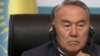 Нұрсұлтан Назарбаев, Қазақстан президенті онлайн сұхбат беріп отыр. Астана, 7 маусым 2007 жыл