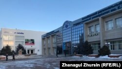 Здание Актюбинского регионального государственного университета имени Кудайбергена Жубанова. 26 декабря 2019 года.