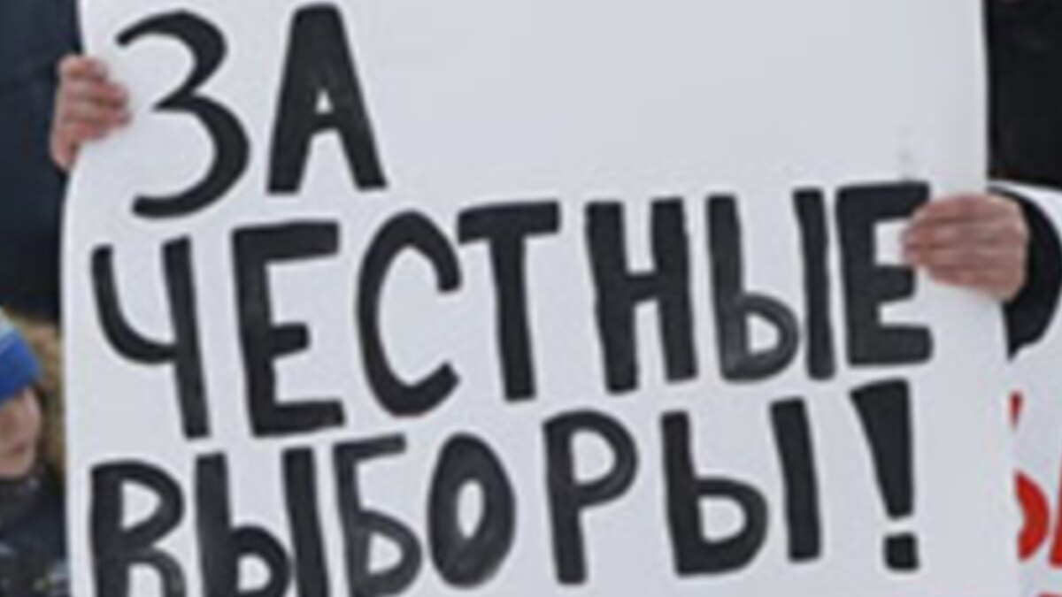 Перед выборами. Мусорный кластер в Нелидово Тверской области. Антивоенный комитет России флаг.