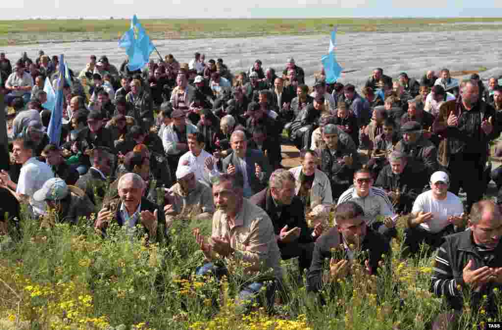 В мае этого года крымскотатарские активисты собирались провести акцию&nbsp;&laquo;Мир &ndash; против насилия и оккупации. Марш достоинства&raquo;, в&nbsp;ходе которой активисты намерены были попасть в аннексированный Крым через административную границу. Однако из-за угрозы распространения коронавирусной инфекции &laquo;Марш достоинства&raquo; перенесли