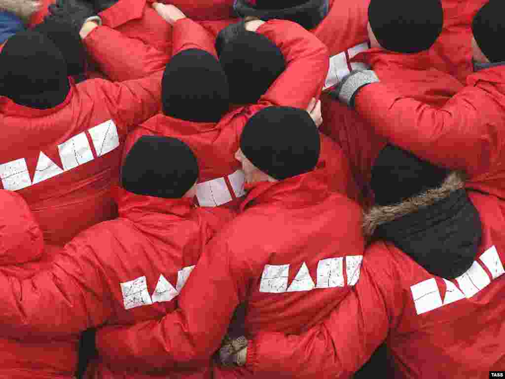 Russia -- Members of the pro-Kremlin youth group Nashi (Ours) hold a rally near Red Square in Moscow, 06Dec2007