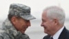 وزیر دفاع امریکا با عساکرامریکایی درجنوب افغانستان ملاقات کرد