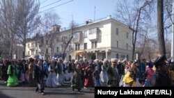 Участники «Шествия Наурыз». Алматы, 21 марта 2019 года.