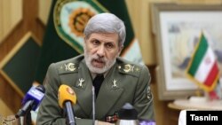 امیر حاتمی وزیر دفاع ایران