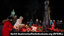 Фоторепортаж: У Києві вшанували пам’ять жертв Голодомору