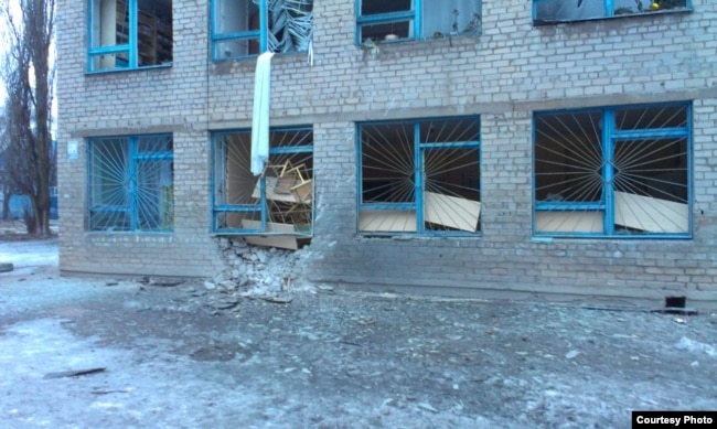 Попадания в школу № 2, Авдеевка, 26 января 2015 года