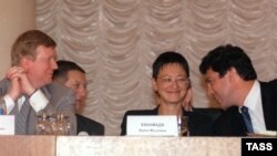 Анатолий Чубайс, Борис Немцов и Ирина Хакамада (архивное фото)