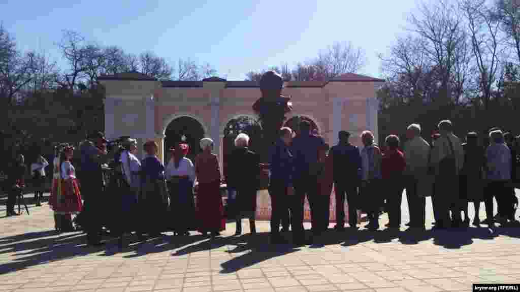 Crimea, Simferopol - a monument to Taras Shevchenko, 09Mar2017