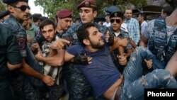 Armenia - Riot police detain No To Plunder activists during an unsanctioned demonstration on Yerevan's Marshal Bagramian Avenue, 1Sep2015. 