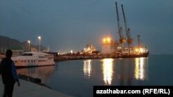 Морской порт в Туркменбаши 
