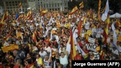 Одна из массовых демонстраций в Барселоне. Лозунги этой, 12 октября, «Каталония - да, Испания - тоже»