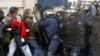 Шестьдесят городов Франции охвачены забастовками 