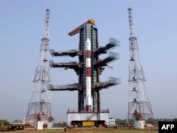 Индийская ракета-носитель PSLV-9, успешно выведшая на орбиту сразу 10 спутников Земли. Апрель 2008 года