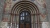 Врата Успенского собора Кремля