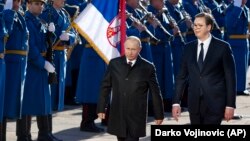 Predsednik Srbije, Aleksandar Vučić i predsednik Rusije, Vladimir Putin, prilikom njegovog svečanog dočeka u Beogradu, 17. januara 2019. 