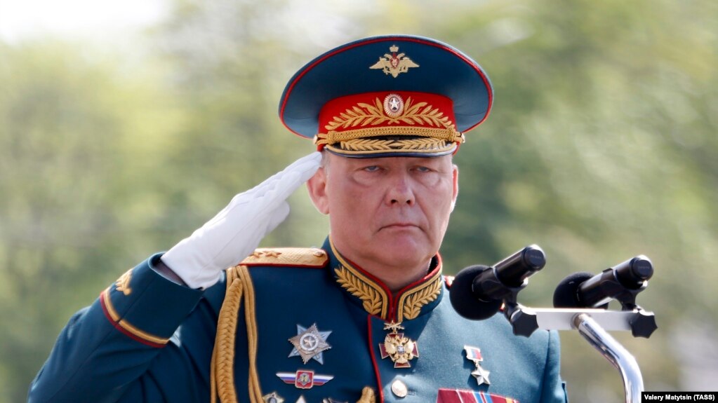 Александър Дворников, началникът на Южния военен окръг на руските въоръжени сили, присъства на военен парад в Ростов на Дон, 5 май, 2018 г.
