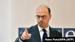 Noul președinte al OSCE, Angelino Alfano, la conferința de presă de la Viena la 11 ianuarie 2017 