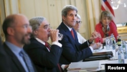 Sekretari amerikan i Shtetit John Kerry takohet me ministrin e Jashtëm iranian Mohammad Javad Zarif 