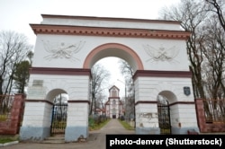 Брама Кальварыйскіх могілак, 2013 год. Фота ©Shutterstock
