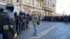 ОМОН и протестующие на улицах Владивостока 