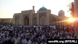 An Eid al-Fitr celebration in Tashkent (file photo)
