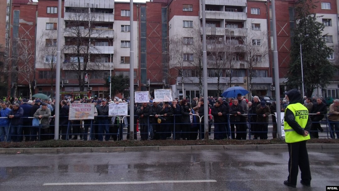 Протест на стечајци пред Влада