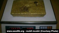 Uzbekistan - gold found by sanitation workers in Kokan city
