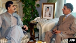 Pakistani Prime Minister Yousuf Raza Gilani (left) and the Inter Services Intelligence (ISI) director general, Lieutenant General Ahmed Shuja Pasha, during a meeting in Islamabad in 2008