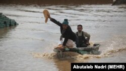 İranın şimalındakı Ağqala kəndində könüllülər