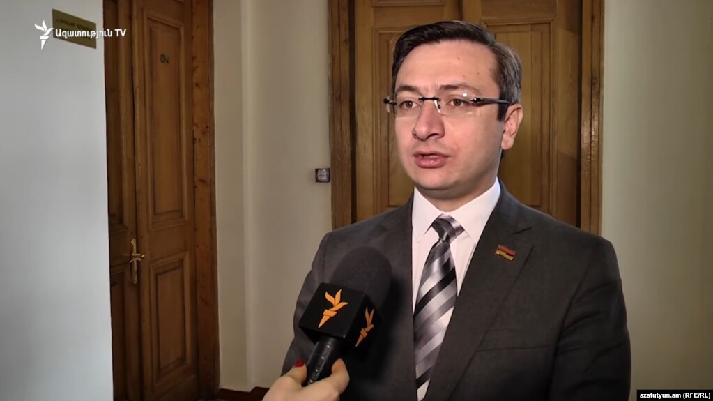 Парламентская оппозиция не уточняет, присоединится ли к инициированному премьером шествию 1 марта Парламентская оппозиция не уточняет, присоединится ли к инициированному премьером шествию 1 марта