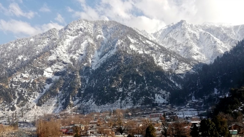 Mbi 60 njerëz të vdekur nga orteqet e borës në Kashmir