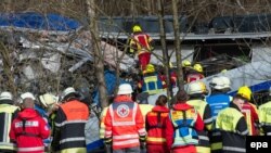 На месте столкновения двух поездов в Германии. 9 февраля 2016 года.