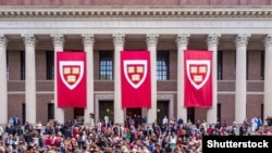 Студенты Гарвардского университета в дни выпускных церемоний (архивное фото)